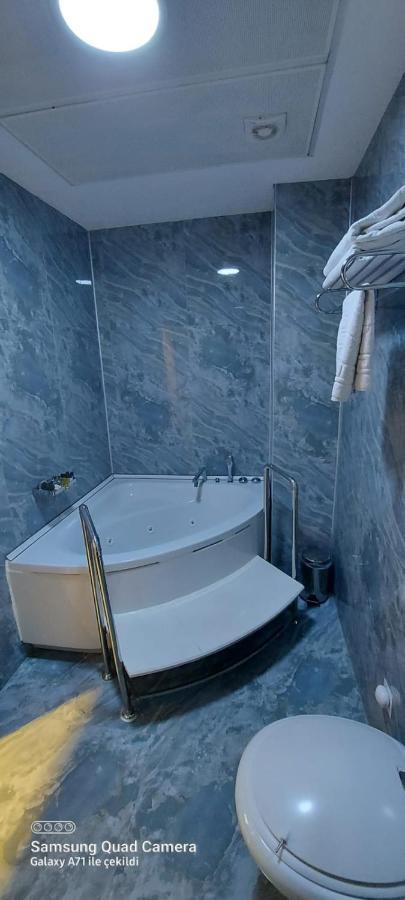 Grand Hotel Van Bagian luar foto