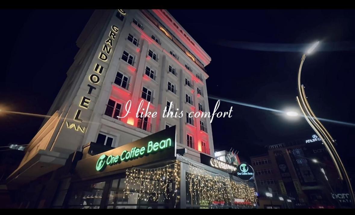 Grand Hotel Van Bagian luar foto