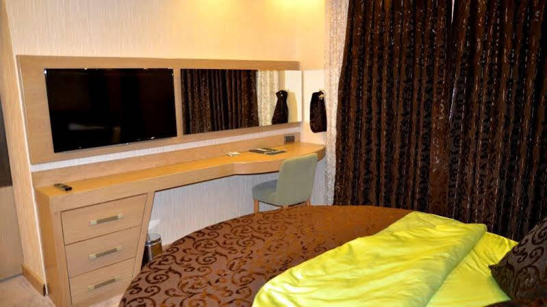 Grand Hotel Van Bagian luar foto
